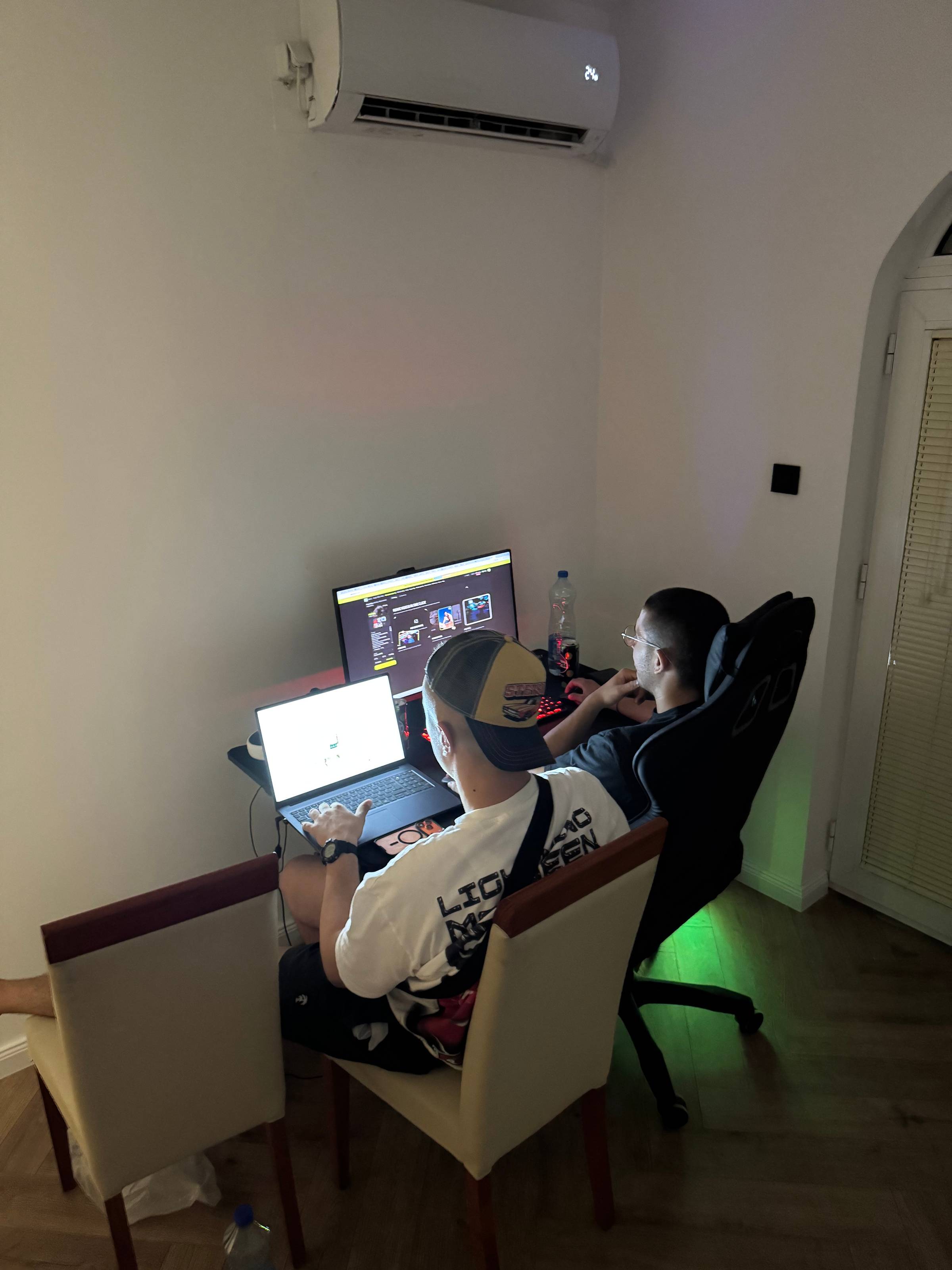 two total beginners, €1.7k, 7 days of ads - image 2